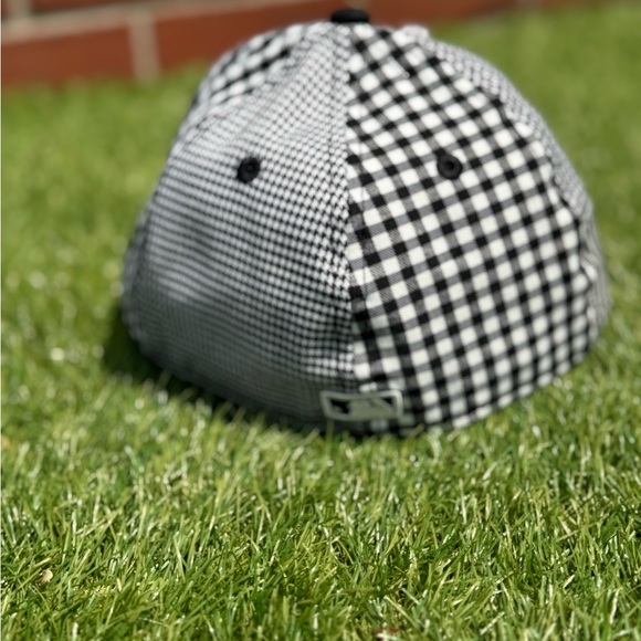 Chicago Cubs Fitted Hat | New ERA | Size 7 1/4 - Picture 7 of 8